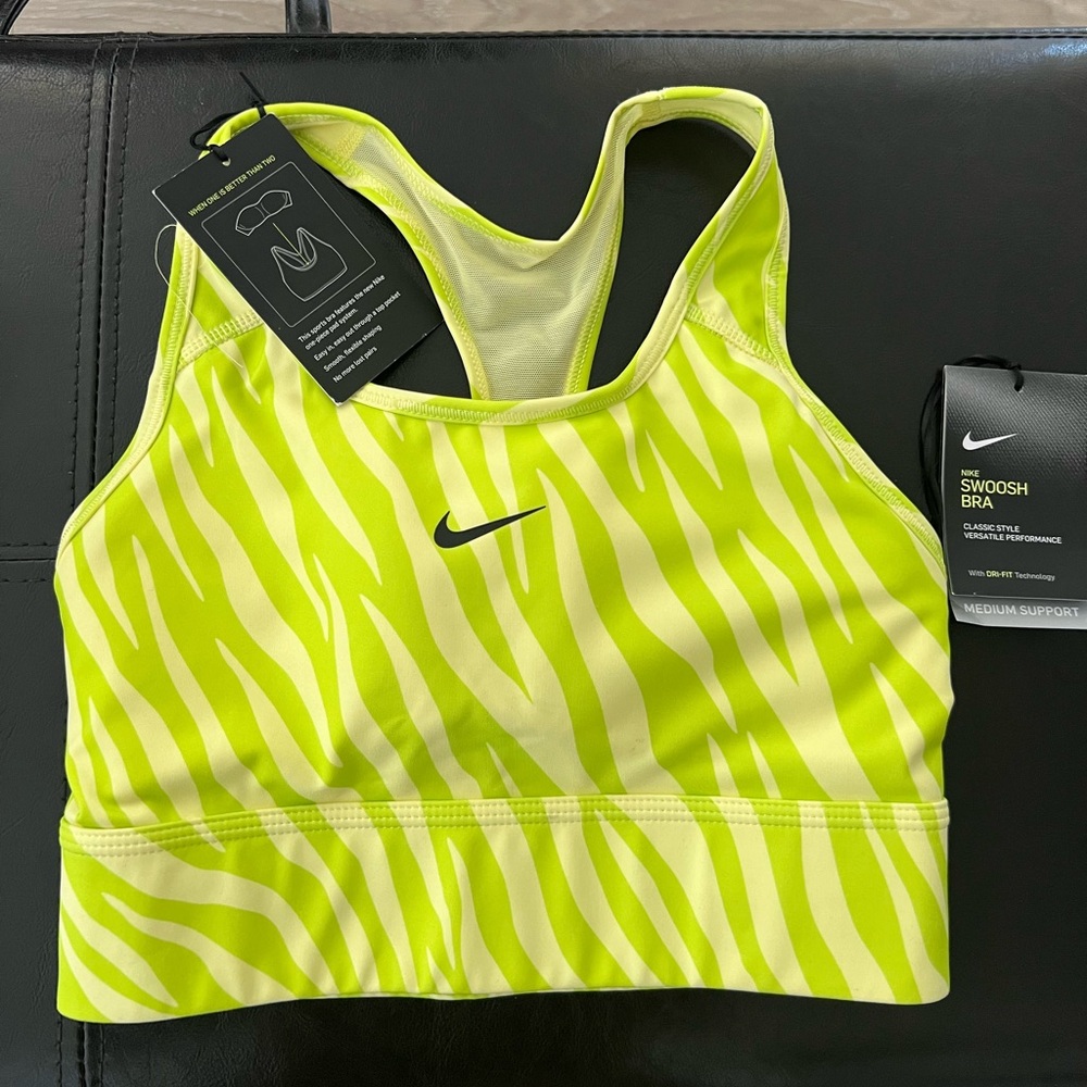 Nike Dri-FIT Swoosh Icon Clash